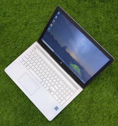 HP PAVILION 14CD0003 CORE I7 8TH GEN 8/256GB (USED WITH CHARGER)