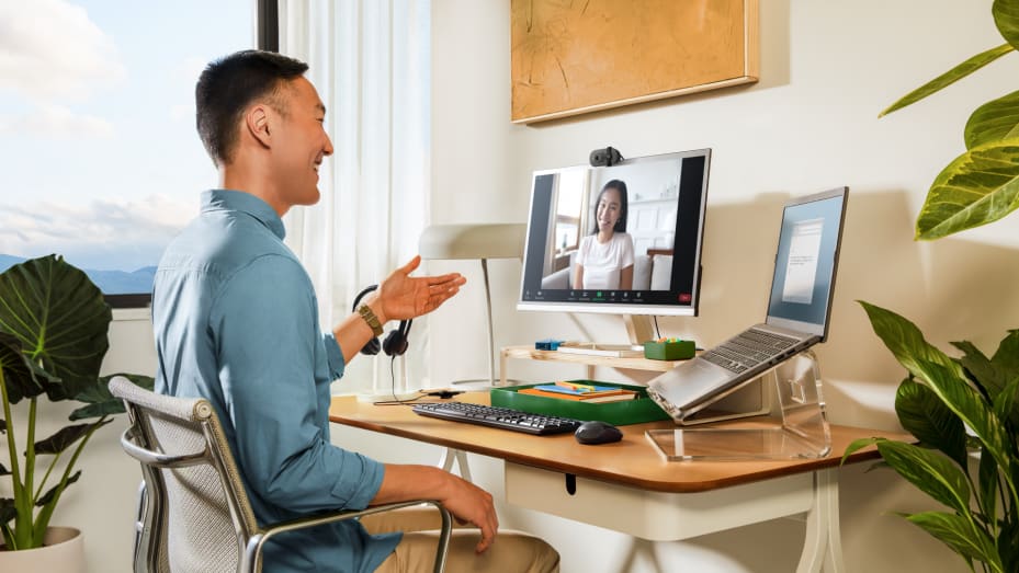 BRIO 100  Logitech HD Webcam