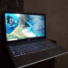 HP PAVILION 14CD0003 CORE I7 8TH GEN 8/256GB (USED WITH CHARGER)